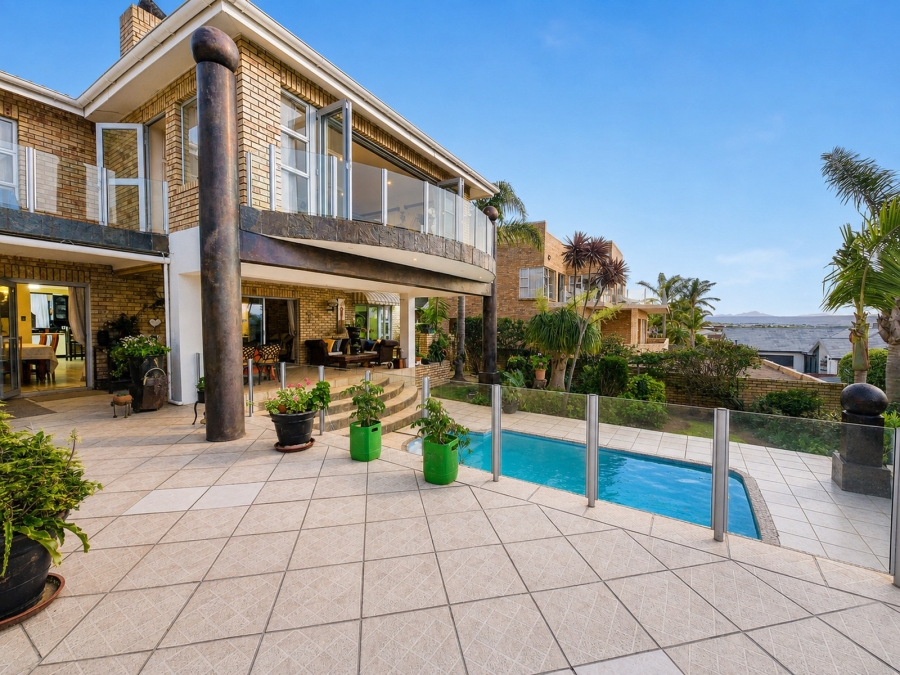 5 Bedroom Property for Sale in Wavecrest Eastern Cape